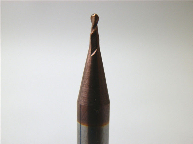 Coupeur micro 0.5-0.6um des fraises en bout de nez de boule de cannelure de la grande vitesse 2 HRC55